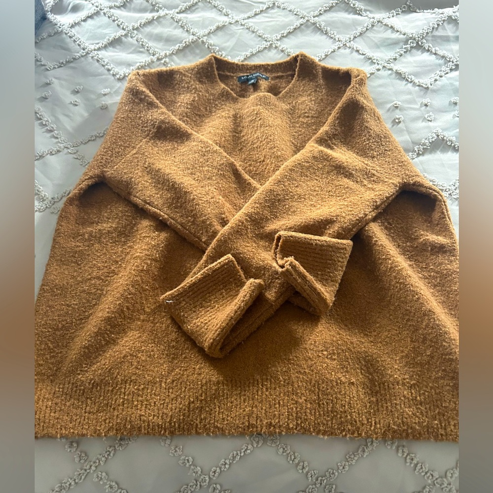 NWOT Banana Republic: Wool Boucle blend crew neck sweater